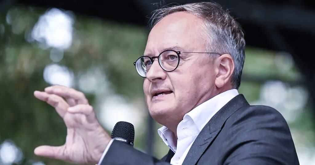 Scholzing, Merzing, Kretsching… Scholzing, Merzing, Kretsching…